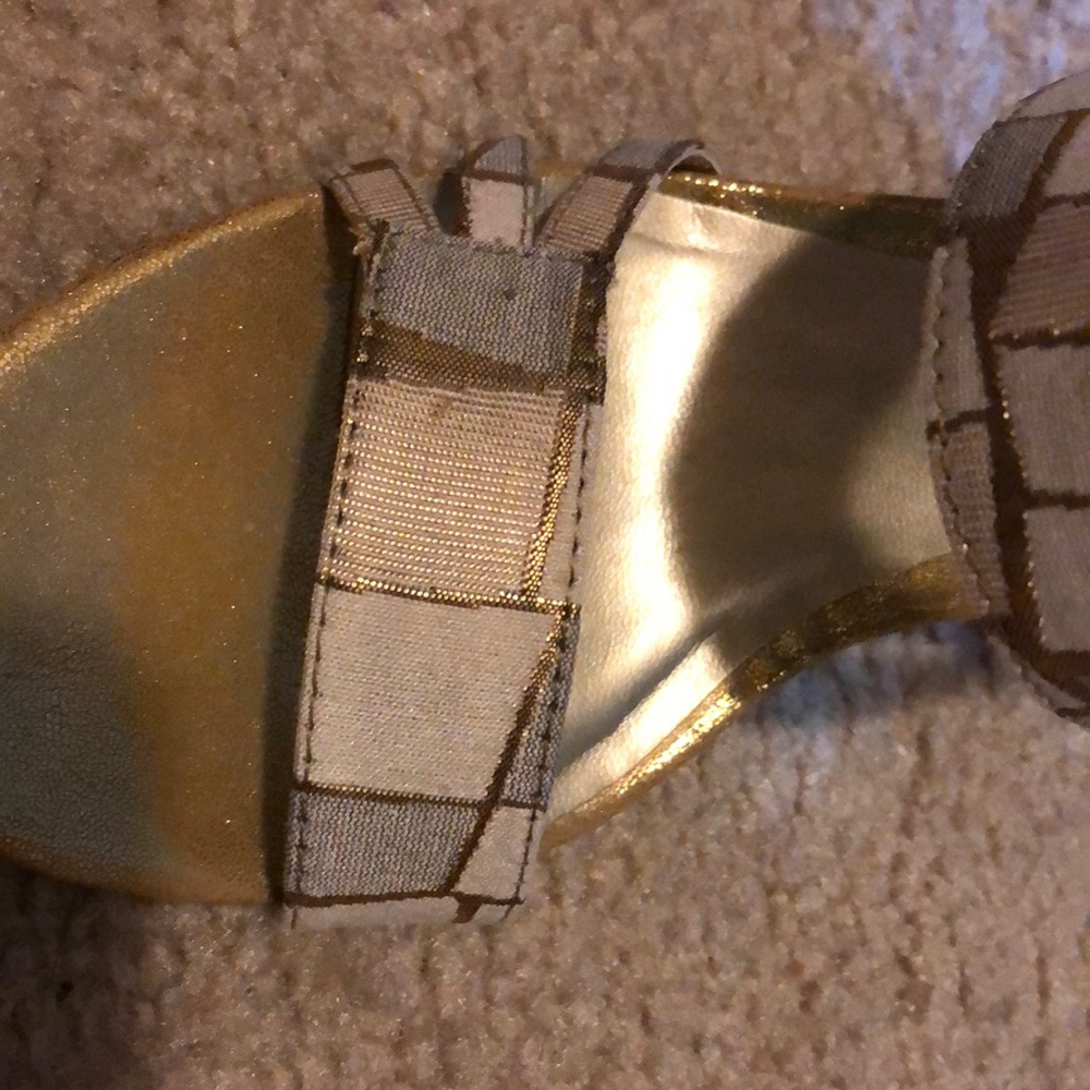 Good/Tan Wedges - Picture 2 of 3